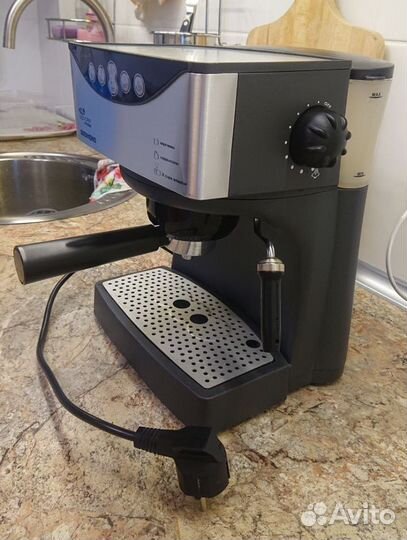 Кофеварка рожковая Redmond RCM-1503