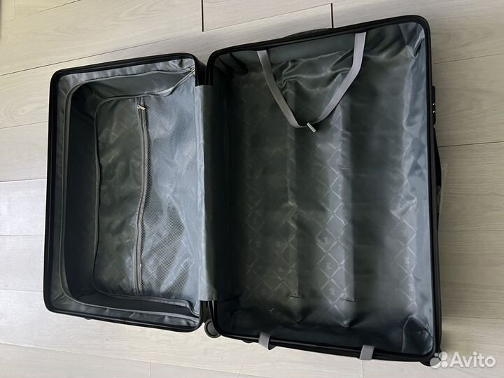 Чемодан на колесах большой