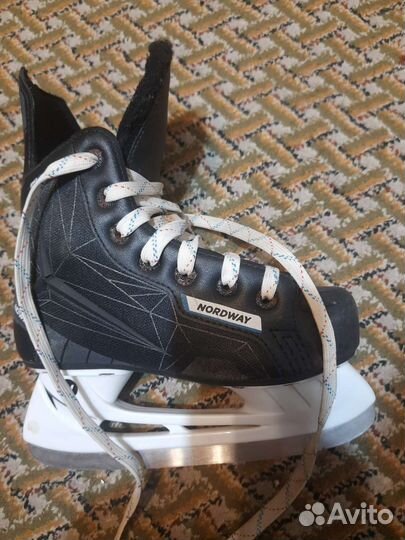 Коньки хоккейные