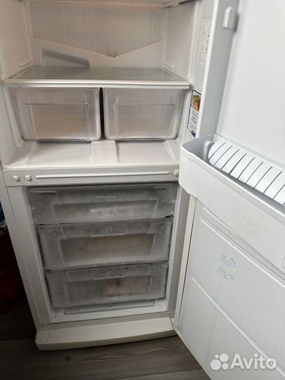 Холодильник бу Indesit no frost