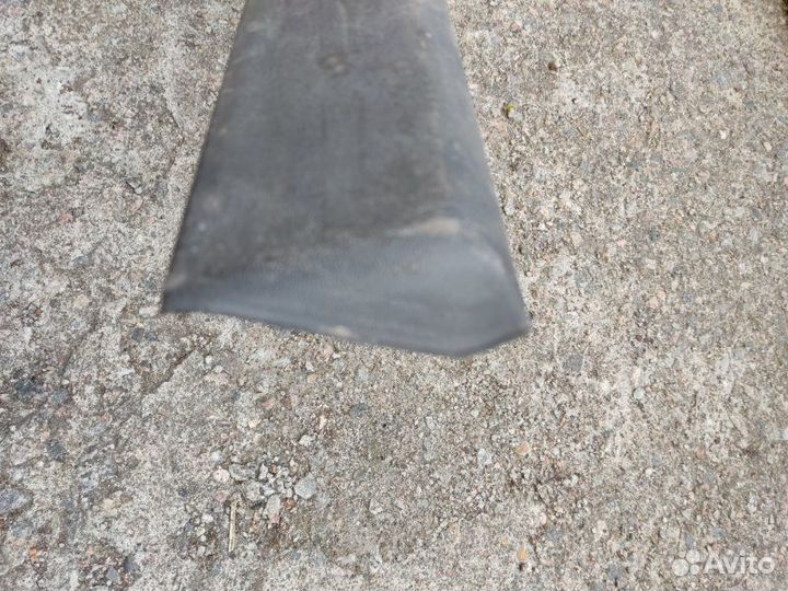 Молдинг двери задний правый Volkswagen Passat B3