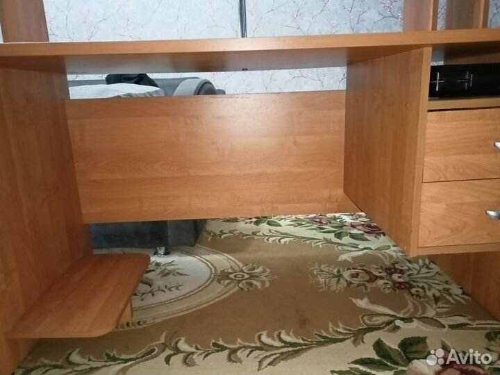 Компьютерный стол