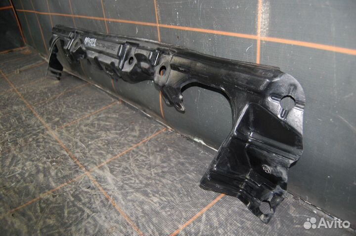 Пыльник бампера переднего - Toyota Hilux 8