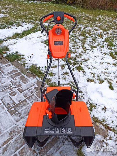 Электрический снегоуборщик