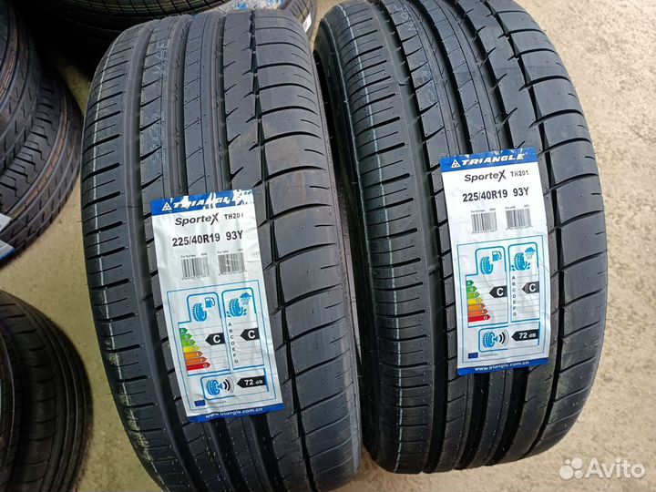 Triangle TH201 225/40 R19 93Y