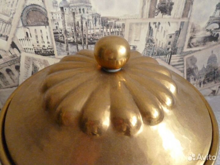 Ваза латунная с ручками и фруктовым узором