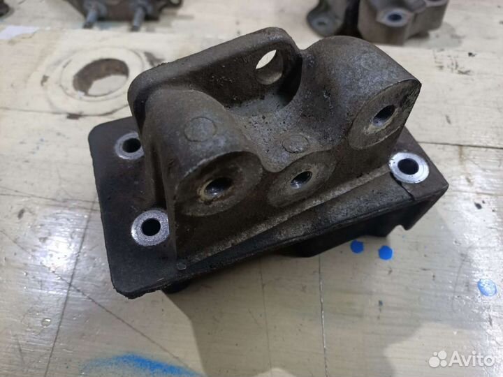 Кронштейн двигателя Fiat Linea 1.4