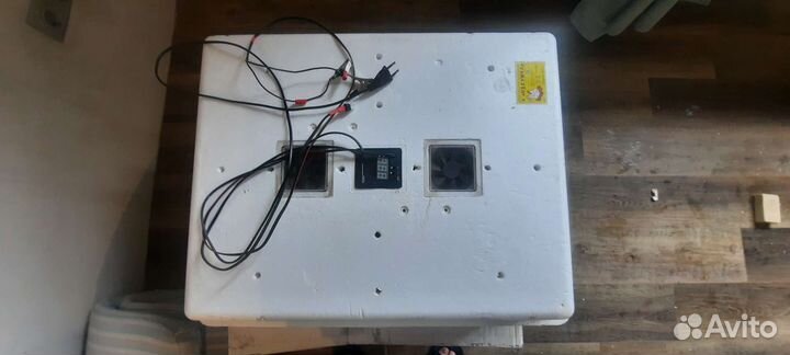 Автоматический инкубатор для 104 яица