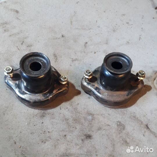 Опоры (чашки) задних стоек Мицубиси Лансер 9