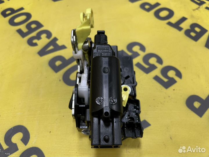 Замок задний левый Renault Duster