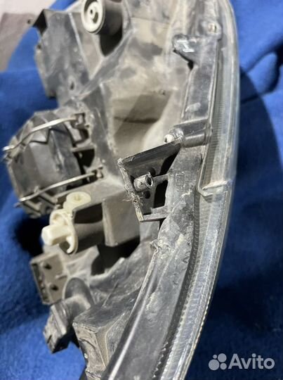 Фара правая Toyota Corolla E120 2003-2007 рестайл