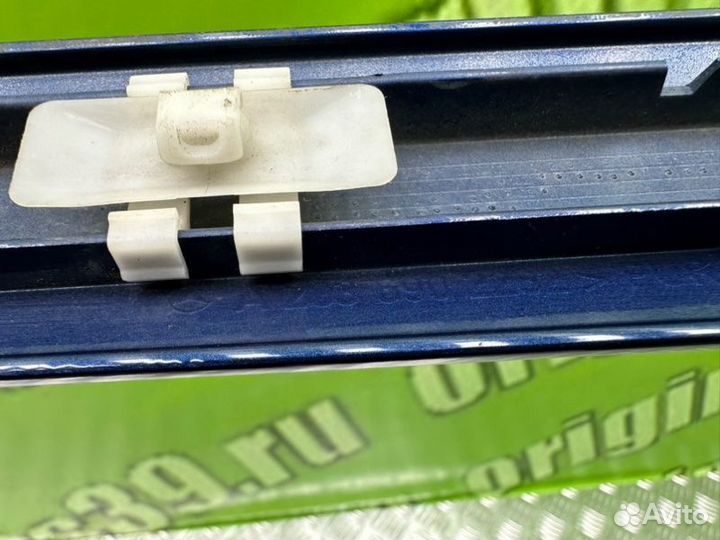 Молдинг двери передний правый Mercedes-Benz