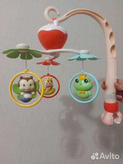 Музыкальный мобиль на кроватку