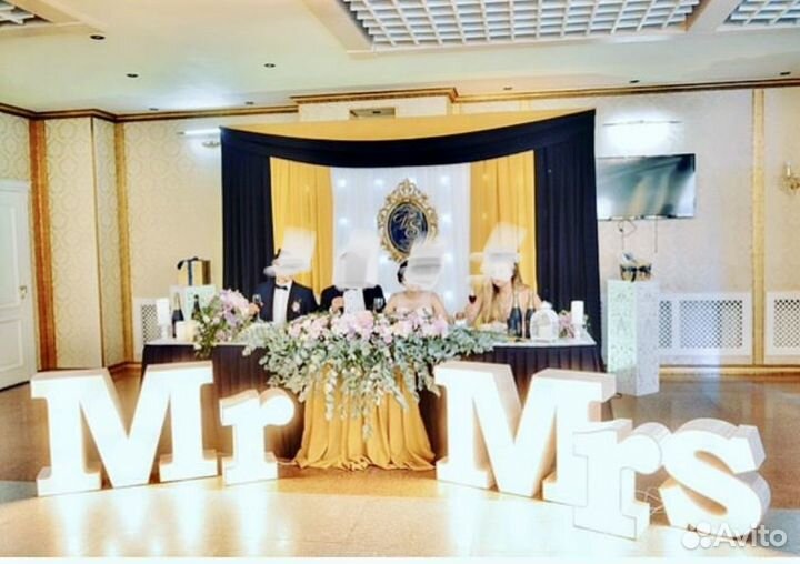 Буквы с лампочками