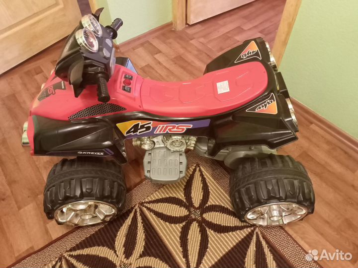 Детский квадроцикл на аккумуляторе