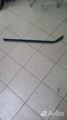 Молдинг стекла передней правой. двери WV T5