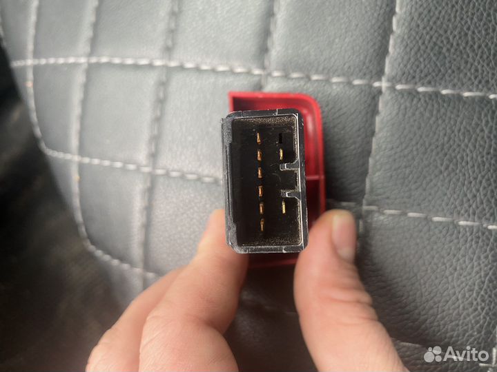 Кнопка аварийки Hyundai Accent