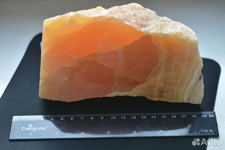 Мраморный оникс медовый необработанный