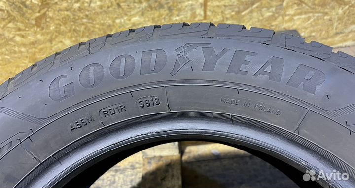 Goodyear UltraGrip Performance+ 215/60 R16