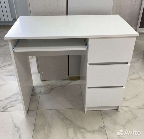 Письменный стол с ящиками, белый