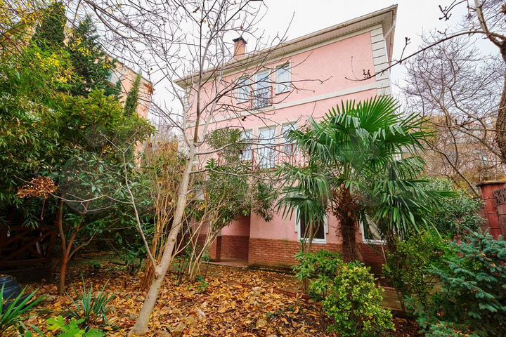 Дом 357 м² на участке 4 сот.