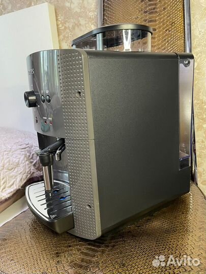 Кофемашина Krups Essential EA810B70