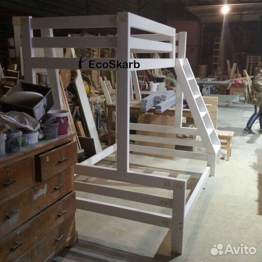 Двухъярусная двуспальная кровать из массива