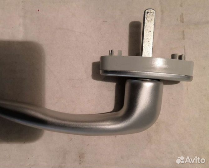 Ручка оконная с замком и ключом