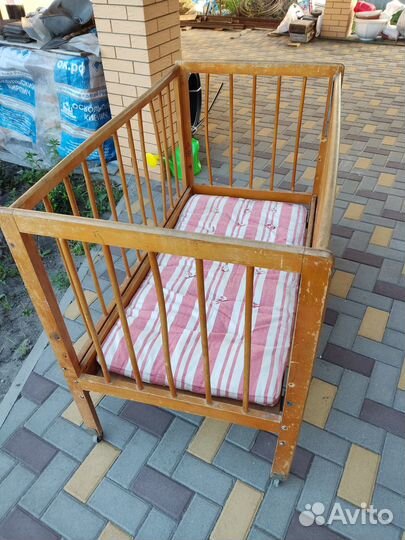 Детская кроватка