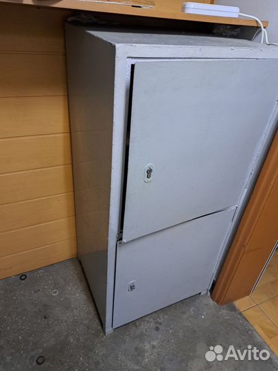 Шкаф металлический сейф