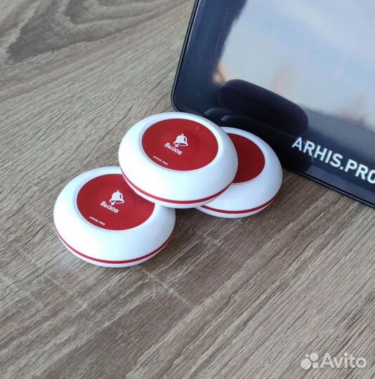 Кнопка вызова официанта и табло отображения вызова