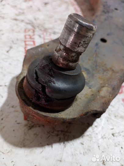 Рычаг подвески нижний передний левый Mazda 3 Bl