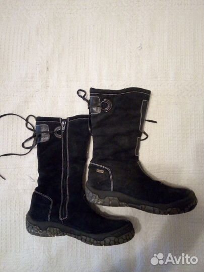 Продаю детские зимние сапоги Naturino р.35