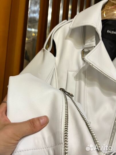 В наличии Кожаная куртка Balenciaga