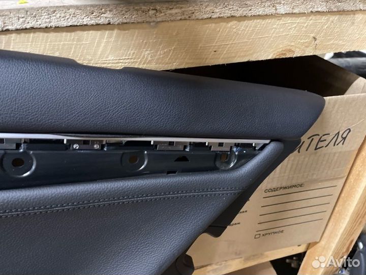 Обшивка боковой двери задняя правая Mercedes-Benz