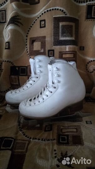 Фигурные коньки фирмы Risport