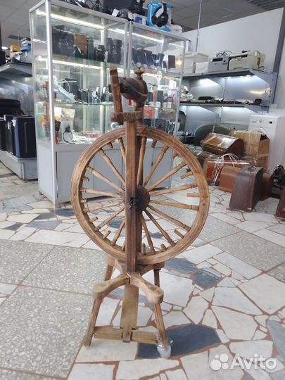 Прялка деревянная старинная с колесом