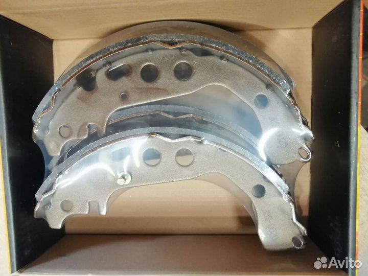 Колодки тормозные зад Toyota Corolla ZE12