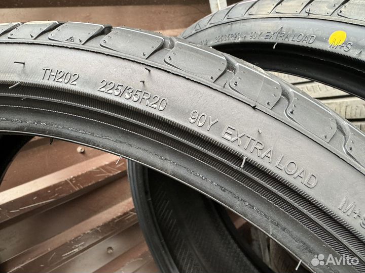 Triangle EffeXSport TH202 225/35 R20 90Y