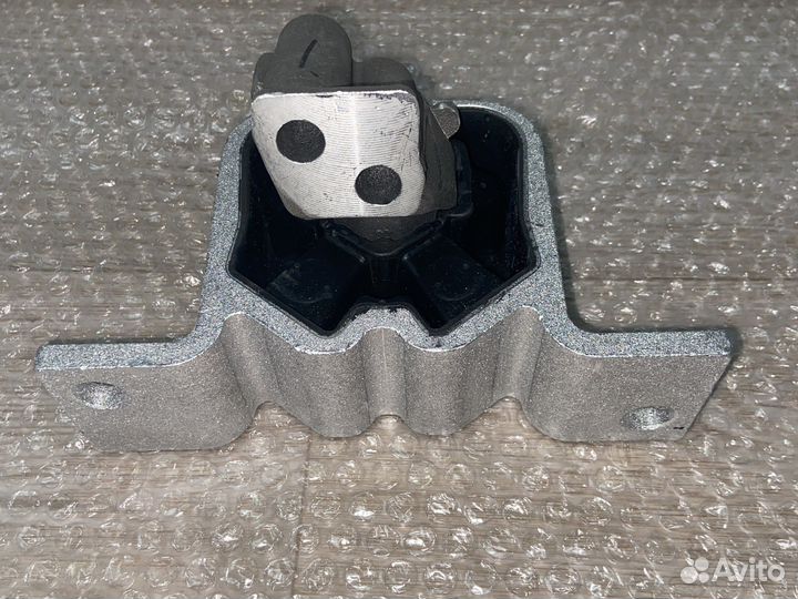 Опоры двигателя Веста 3 штуки