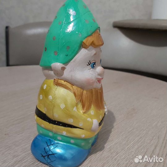 Гипсовая фигура в сад