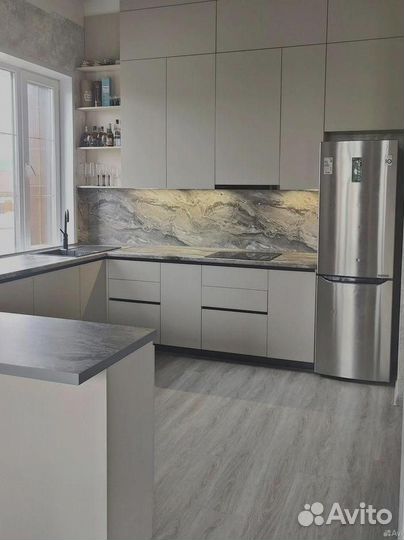 Индивидуальный дизайнерский кухонный гарнитур под