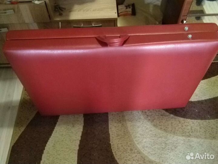 Кушетка новая, немного б/у