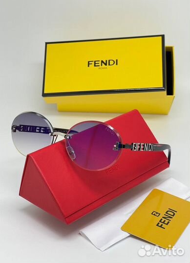 Солнцезащитные очки fendi