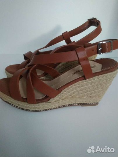 Босоножки новые