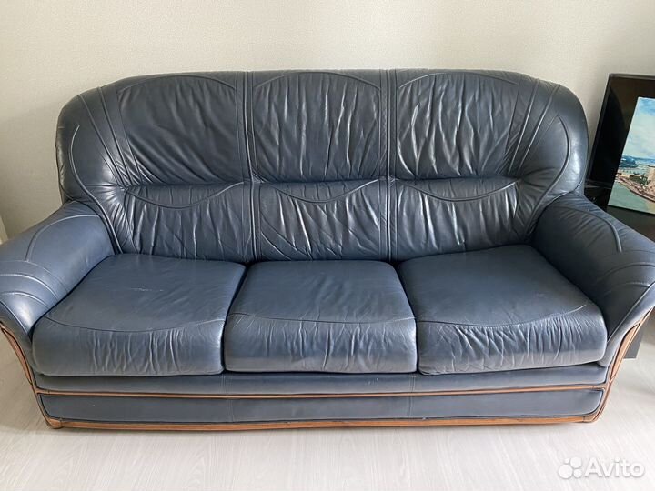 Диван кожаный синий