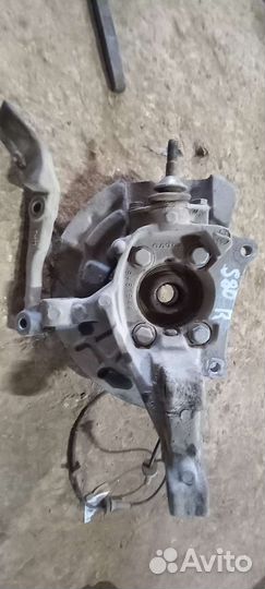 Передний правый поворотный кулак Volvo S80