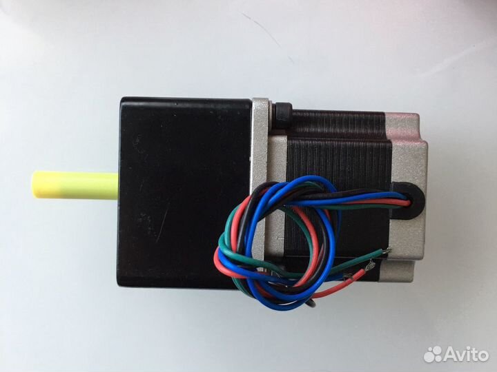 Шаговый двигатель