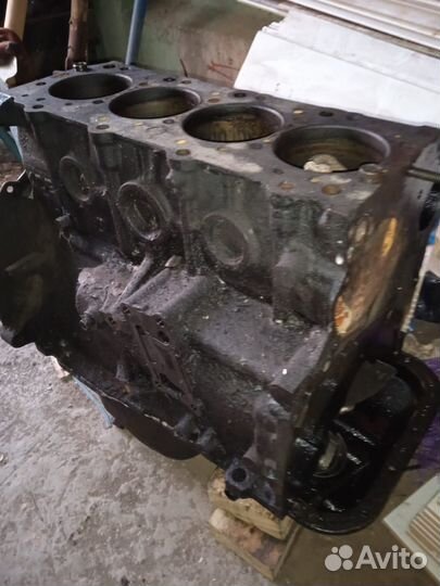 Блок двигателя Митсубиси 4 д56