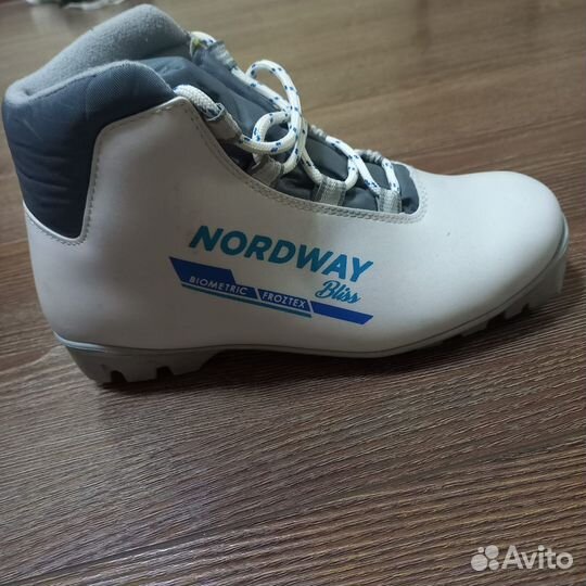 Лыжные ботинки